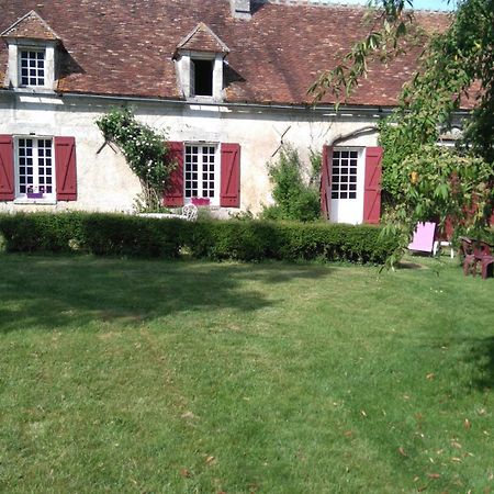 Hotel Le Vol Du Papillon Treigny Exterior foto